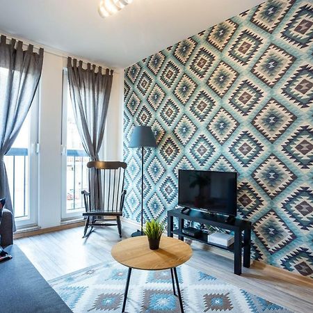 Modern Naive Downtown With Free Private Garage-Fast Wi-Fi Daire Novi Sad Dış mekan fotoğraf
