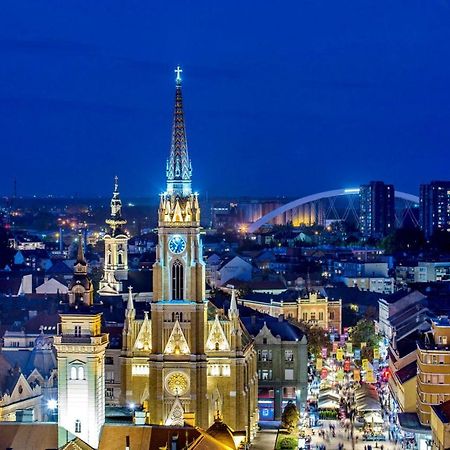 Modern Naive Downtown With Free Private Garage-Fast Wi-Fi Daire Novi Sad Dış mekan fotoğraf