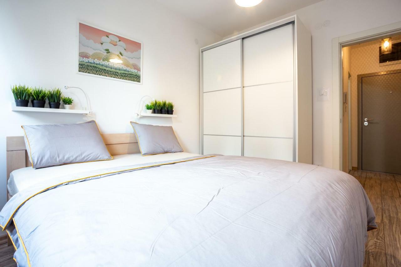 Modern Naive Downtown With Free Private Garage-Fast Wi-Fi Daire Novi Sad Dış mekan fotoğraf