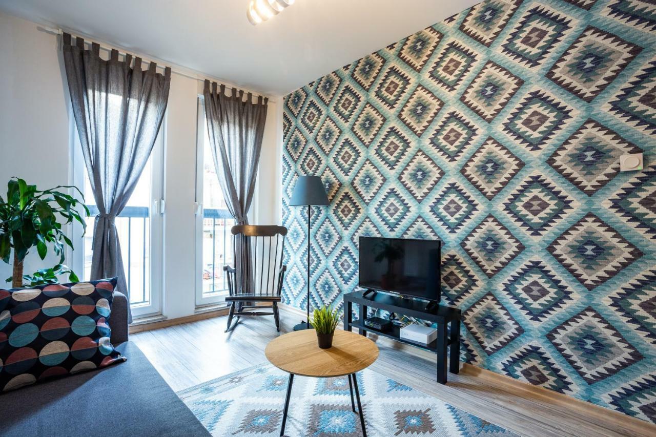 Modern Naive Downtown With Free Private Garage-Fast Wi-Fi Daire Novi Sad Dış mekan fotoğraf