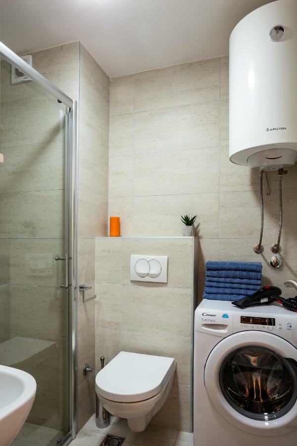Modern Naive Downtown With Free Private Garage-Fast Wi-Fi Daire Novi Sad Dış mekan fotoğraf