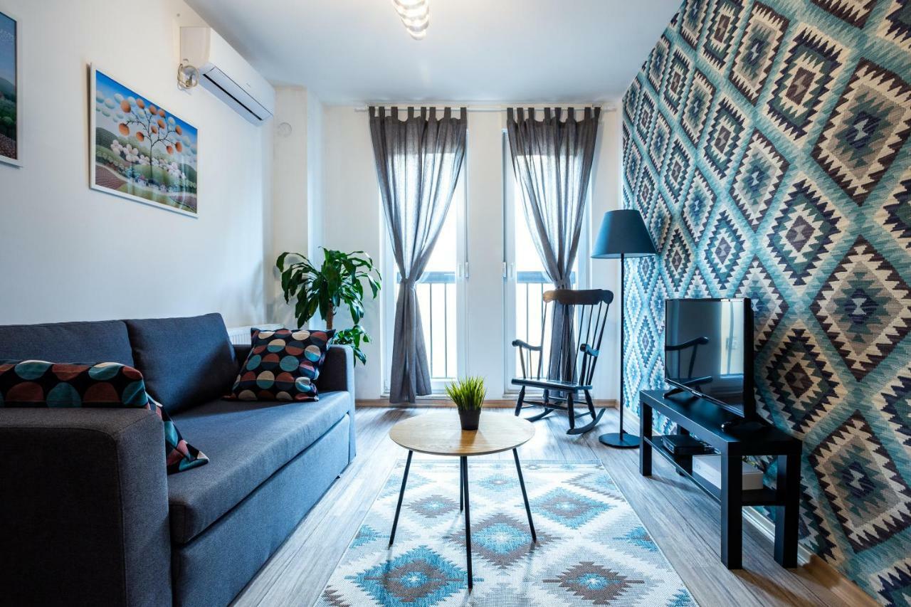 Modern Naive Downtown With Free Private Garage-Fast Wi-Fi Daire Novi Sad Dış mekan fotoğraf