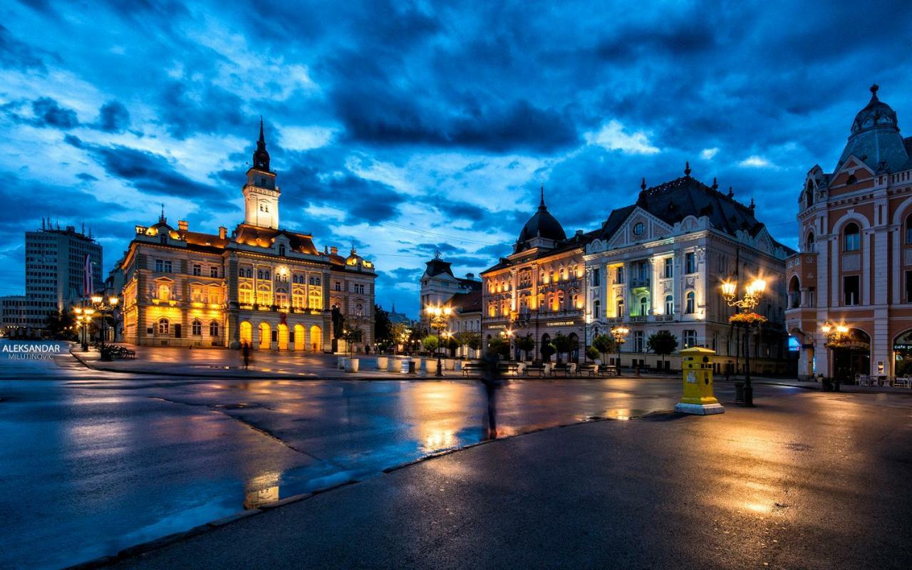 Modern Naive Downtown With Free Private Garage-Fast Wi-Fi Daire Novi Sad Dış mekan fotoğraf