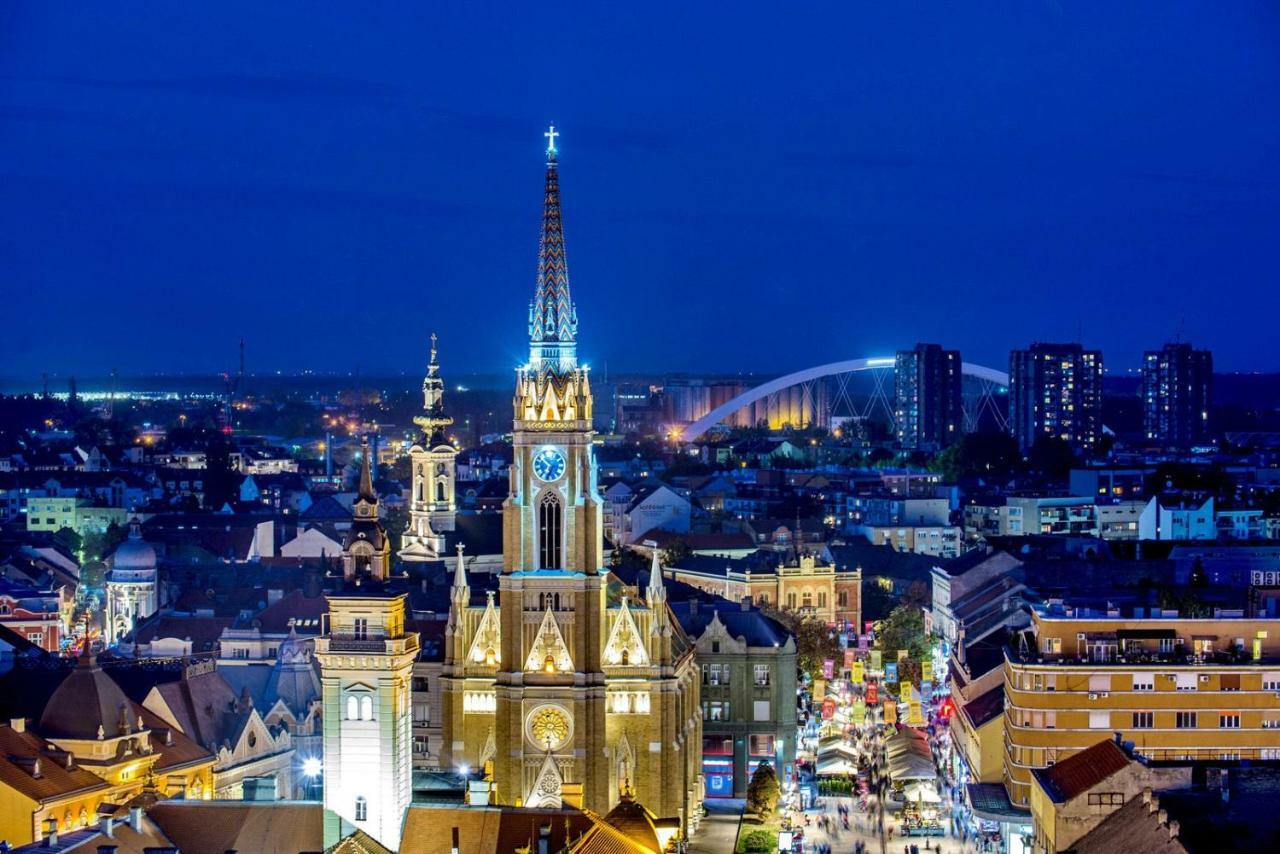 Modern Naive Downtown With Free Private Garage-Fast Wi-Fi Daire Novi Sad Dış mekan fotoğraf