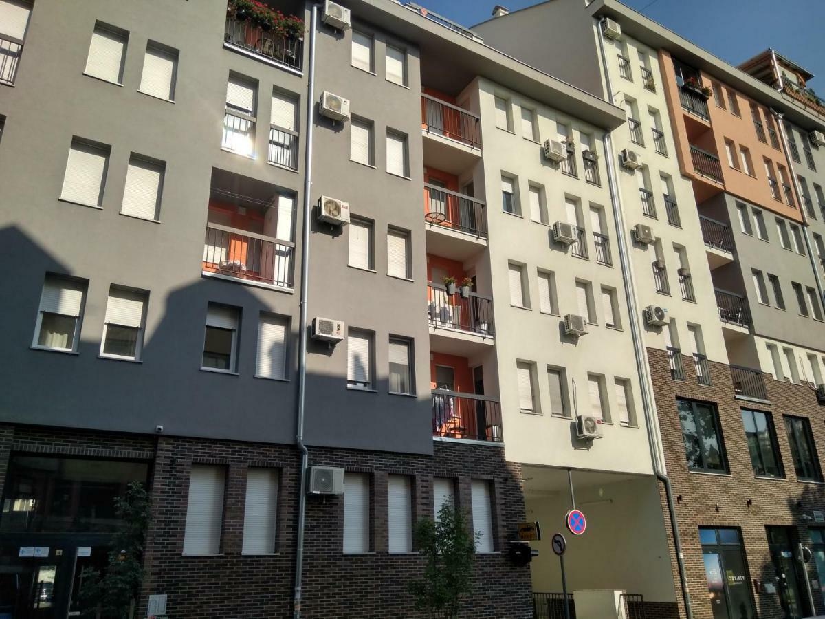 Modern Naive Downtown With Free Private Garage-Fast Wi-Fi Daire Novi Sad Dış mekan fotoğraf